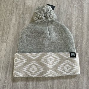NWT Brand New Beautiful Giant Grey Snowflake Pom Beanie